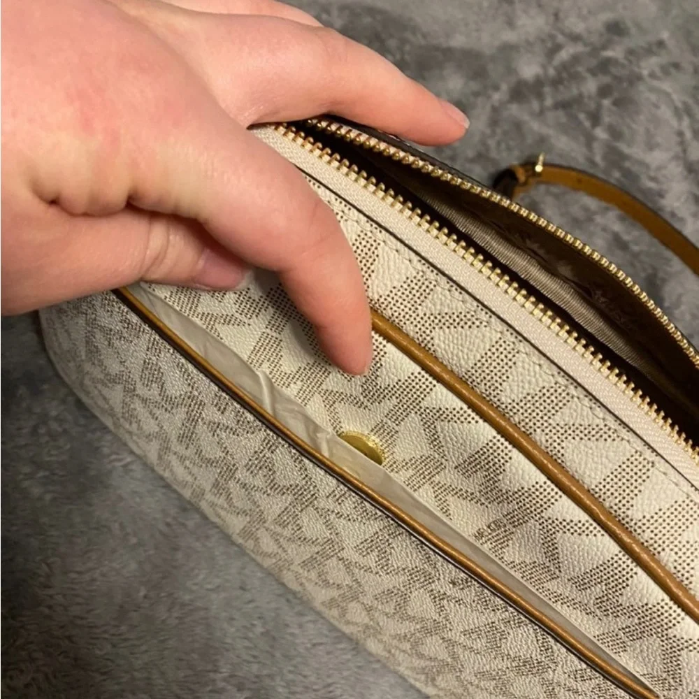 NWT Michael kors crossbody purse - Picture 5 of 12